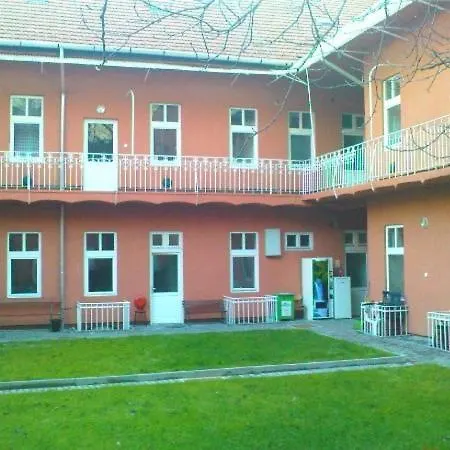 Season Hostel *