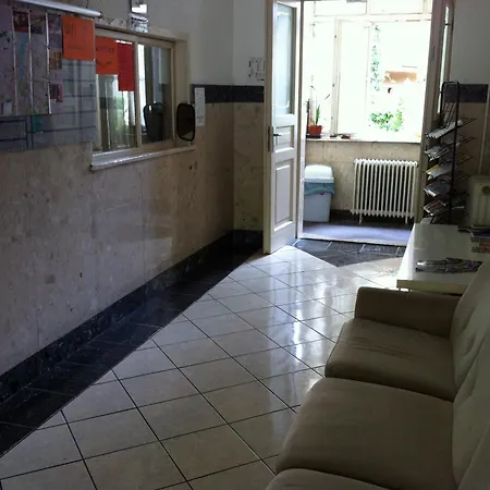 Season Hostel *