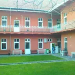 Season Vandrerhjem *